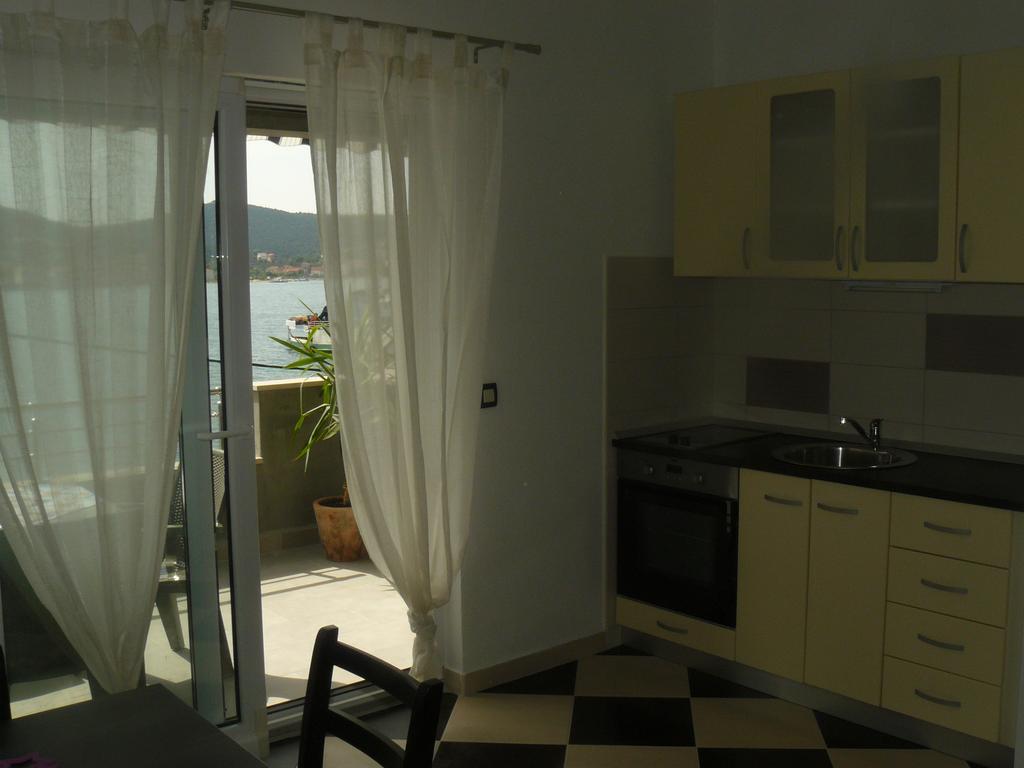 Apartments Selina Vinišće Extérieur photo