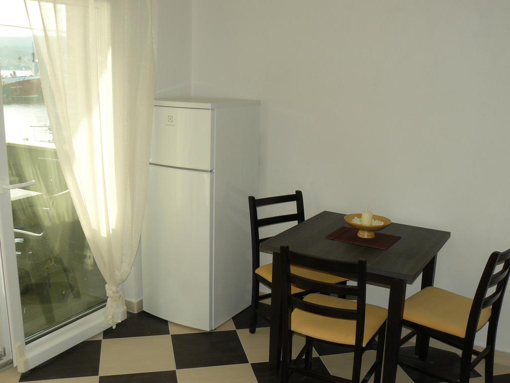 Apartments Selina Vinišće Extérieur photo